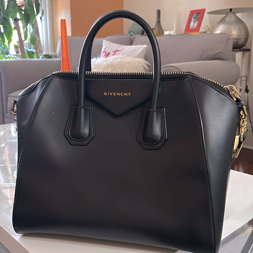 Great condition Authentic  Givenchy Antigona Bag